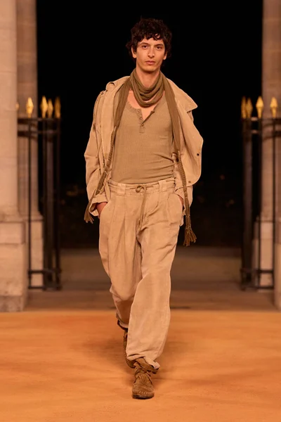 Look 28